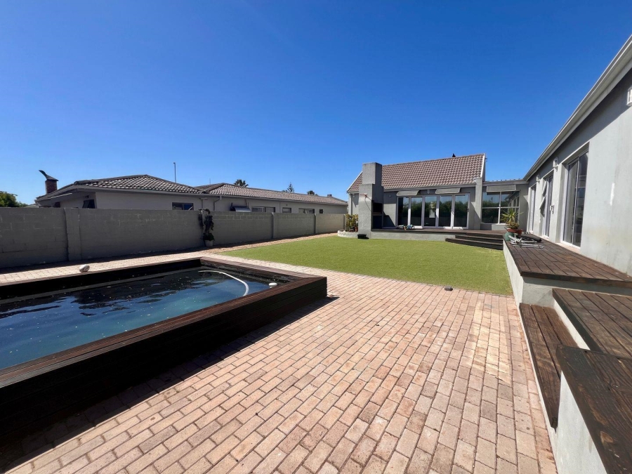 4 Bedroom Property for Sale in Country Club Western Cape